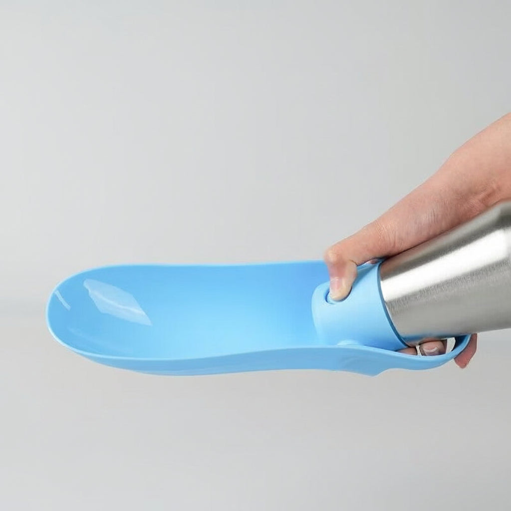 Hundetrinkflasche aus Edelstahl für unterwegs.