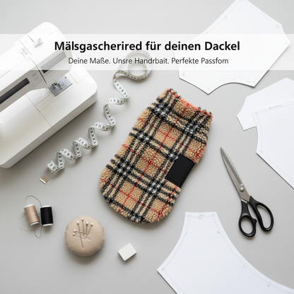 Dackel Kuschelmantel – Maßgefertigte Wärme im Schottenkaro