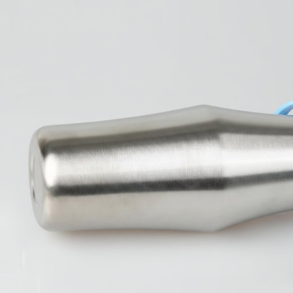 Hundetrinkflasche aus Edelstahl für unterwegs.