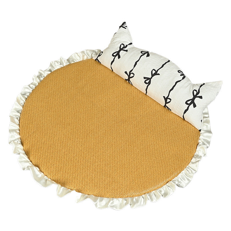 Katzenkissen Sommer – Rundes Kühlkissen aus Rattan mit Kissen & Rüschenrand.